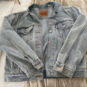 Levis light wash denim jacket